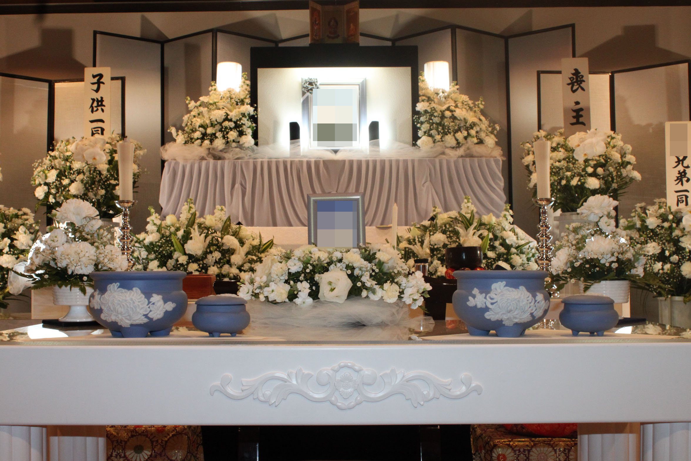 大正寺斎場の花の家族葬、告別式