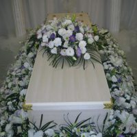 多磨葬祭場行華殿：棺の飾り
