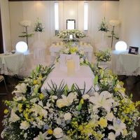 メモリアルハウス多摩：棺の花飾り