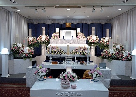 多磨葬祭場行華殿：仏式花祭壇