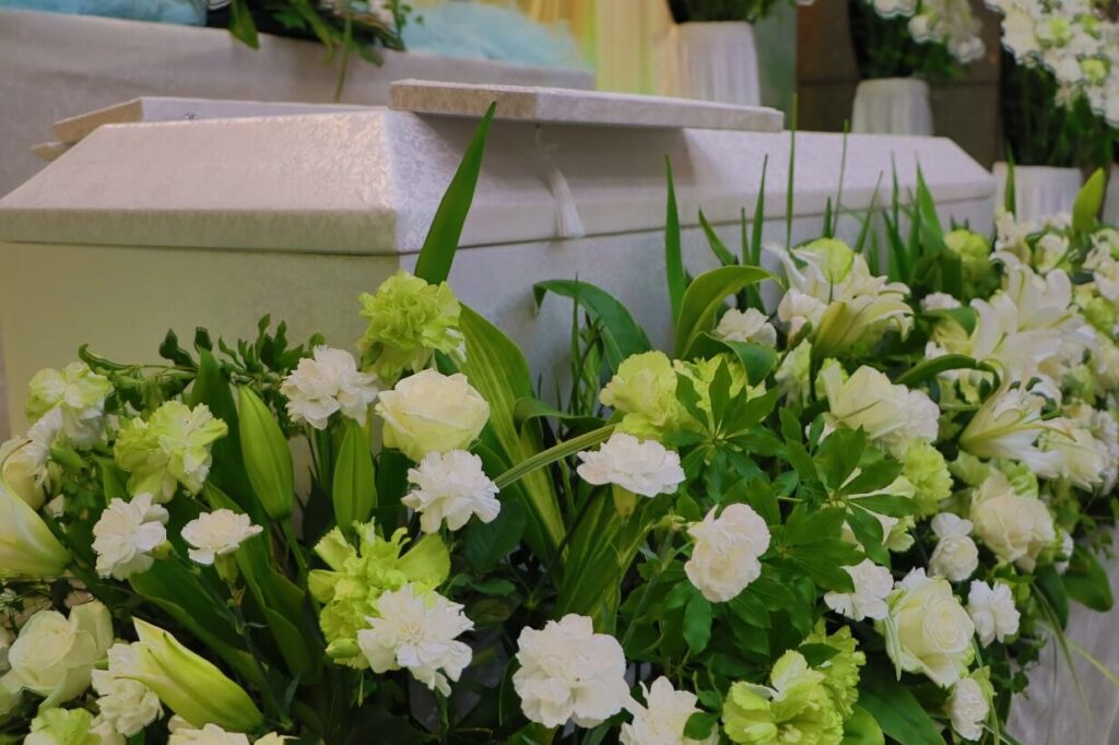 南多摩斎場第三式場：お柩の花飾り