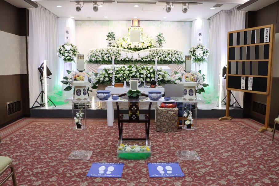 多磨葬祭場：仏式花祭壇