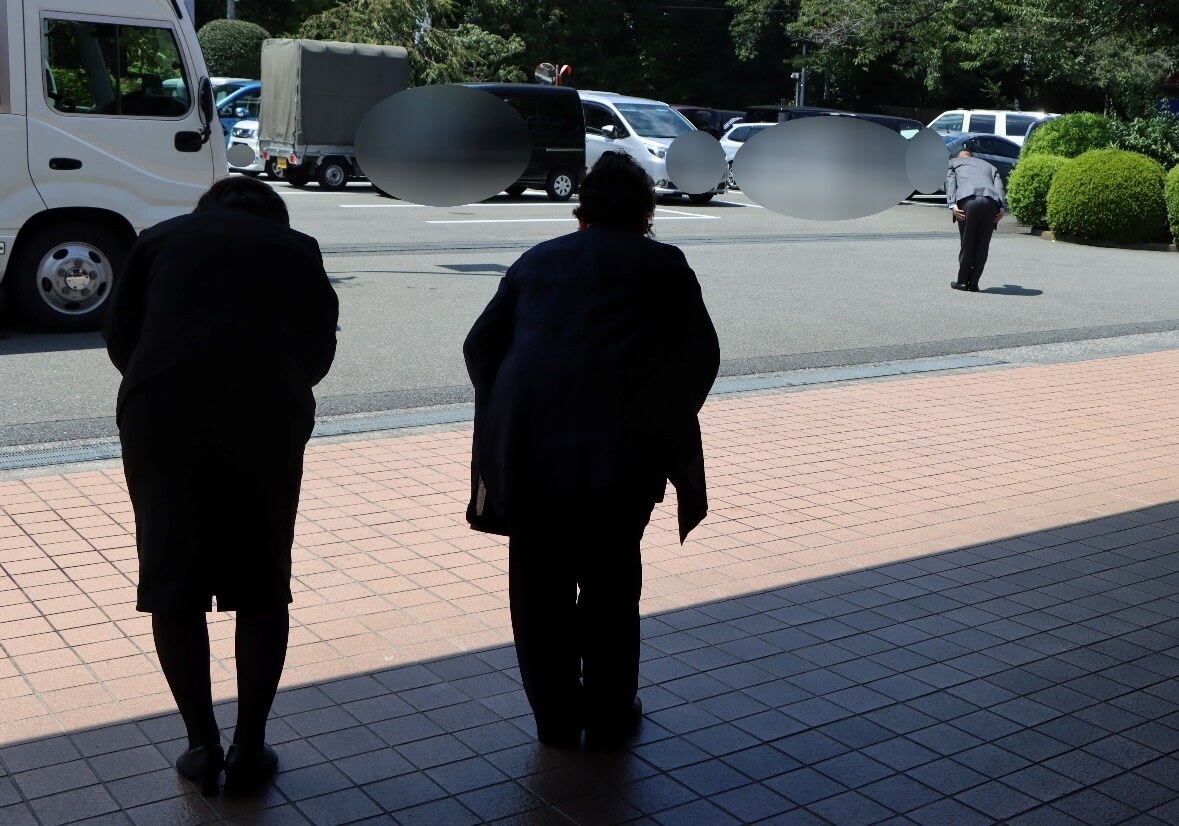 多摩葬祭場日華思親殿：お見送り