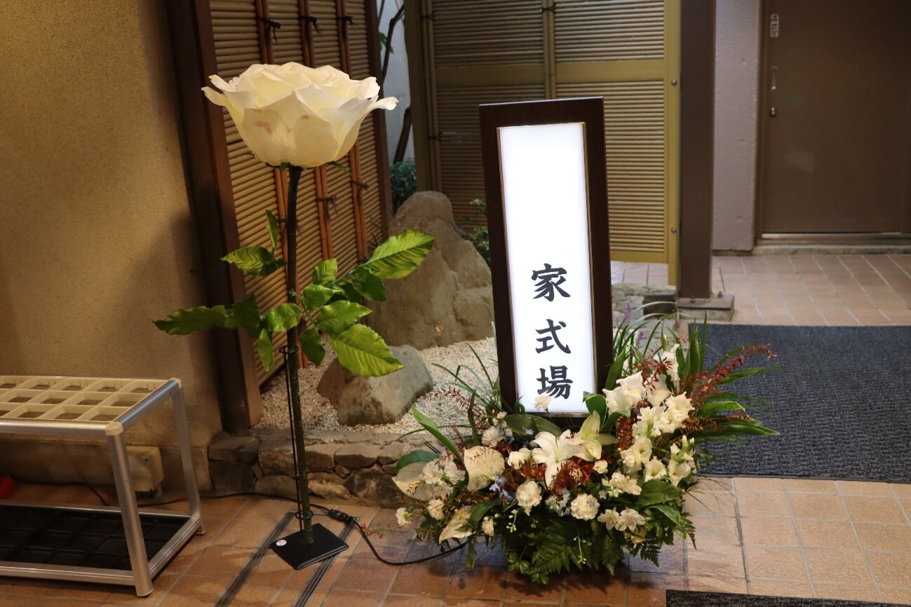 多磨葬祭場はなれ：式場入り口