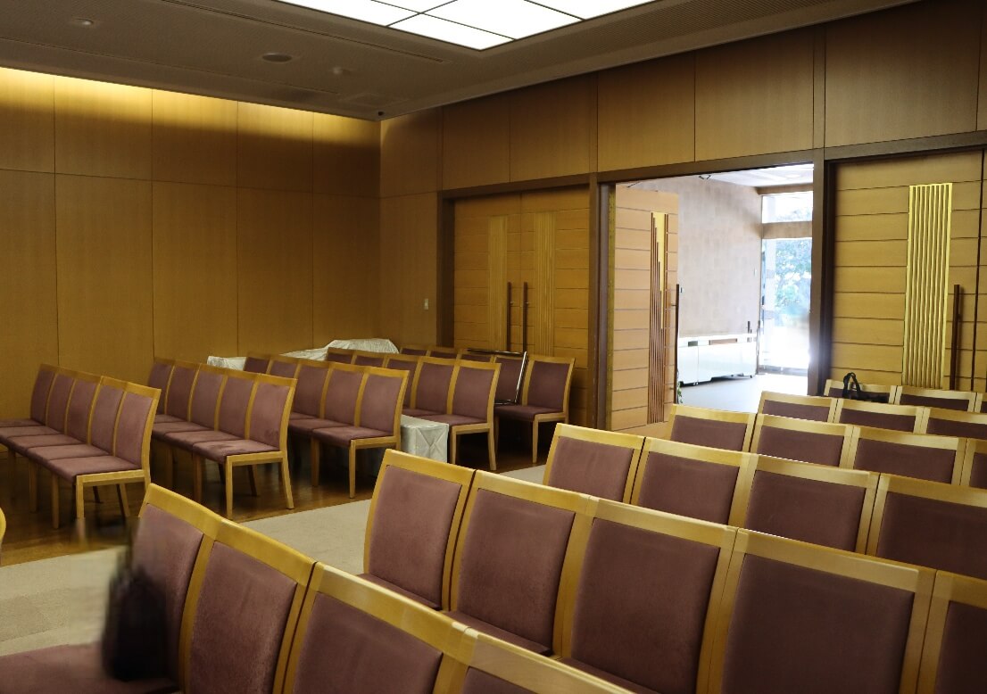 府中の森市民聖苑：式場内