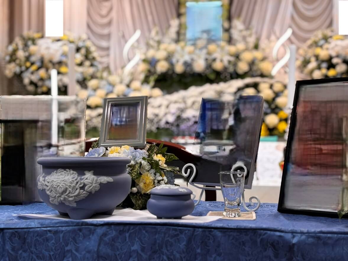 多磨葬祭場はなれ：お焼香台